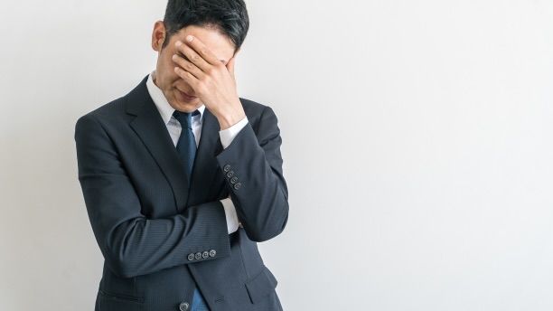 落ち込んでいる人に〈元気出して!〉〈悲しい時はウソでも笑え〉は逆効果?統計のプロ・サトマイ「人間が苦痛や苦悩、恐怖や不安を感じるのは当たり前。それを無くそうとしたり、見ないフリをしていると…」