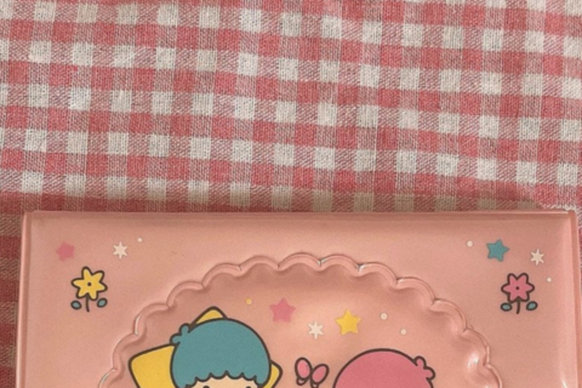 年齢なんて関係ない！愛用の“キキララ財布”褒められ照れる体験に5.2万いいね【ママリ】