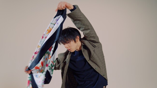 グッチのシルクスカーフのエレガンスを羽生結弦が表現した特別映像「A MOVEMENT OF SILK」完全版、グッチ公式ウェブサイトにて公開