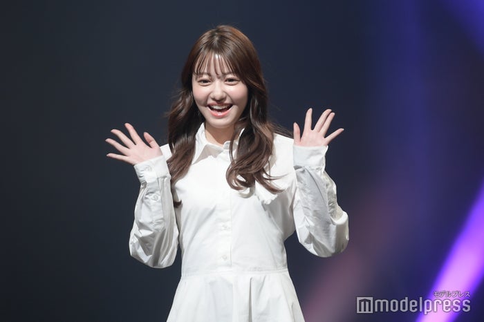 大人の「今日好き」高橋かの、美脚スラリ 透明感溢れるミニワンピ姿【学生ランウェイ2025 SUMMER】