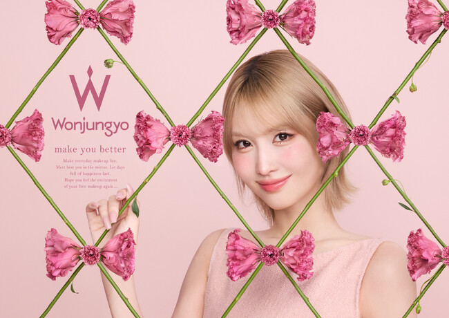 <Wonjungyo>TWICE MOMOの新ビジュアルを公開!お人形のようなぱっちりまつ毛をつくるロングマスカラとにじみやすいアイメイクをキープするメイクトップコートを新発売!