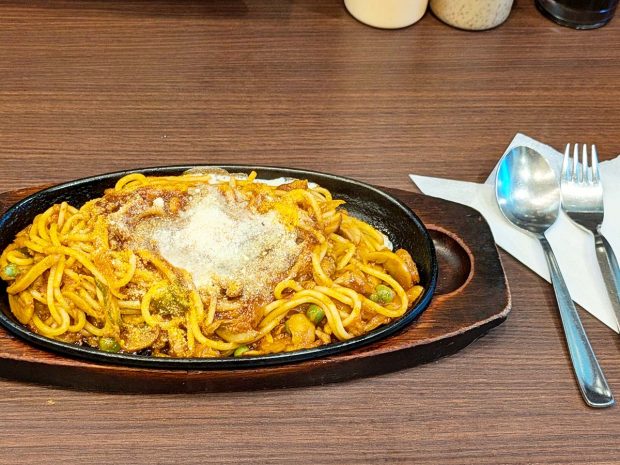 【神戸グルメ】常連客が震災から守った昭和の味。老舗洋食『グリル一平』の「スパゲティ・イタリアン」