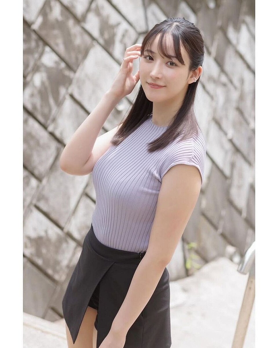 圧巻の?絶対領域?28歳元お天気お姉さんが黒タイツ?ズームショット? 「美スタイル素晴らしい」「もはや悪魔よりの天使」