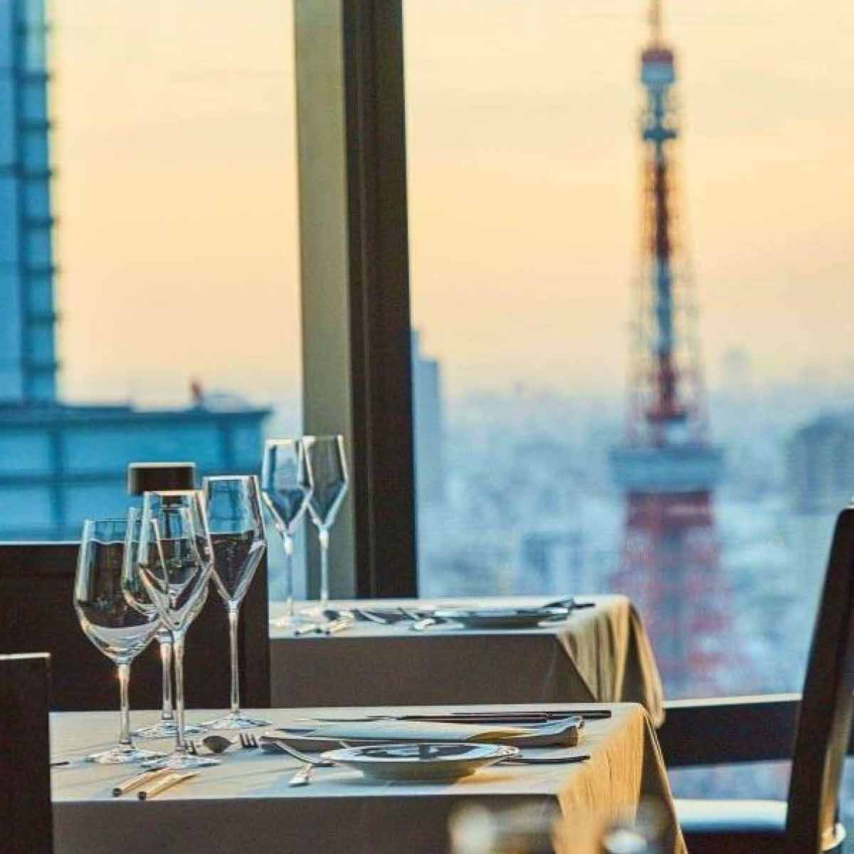 天空の夜景ふたりじめ。東京|誕生日・記念日に行きたい高層階夜景ディナー10選。汐留・新宿・東京タワービューなど