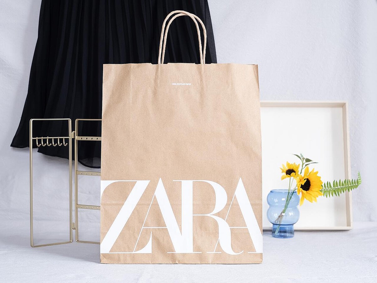 シンプルTシャツ選びがち →【ZARA】40・50代が似合う「おしゃれTシャツ」で卒業！