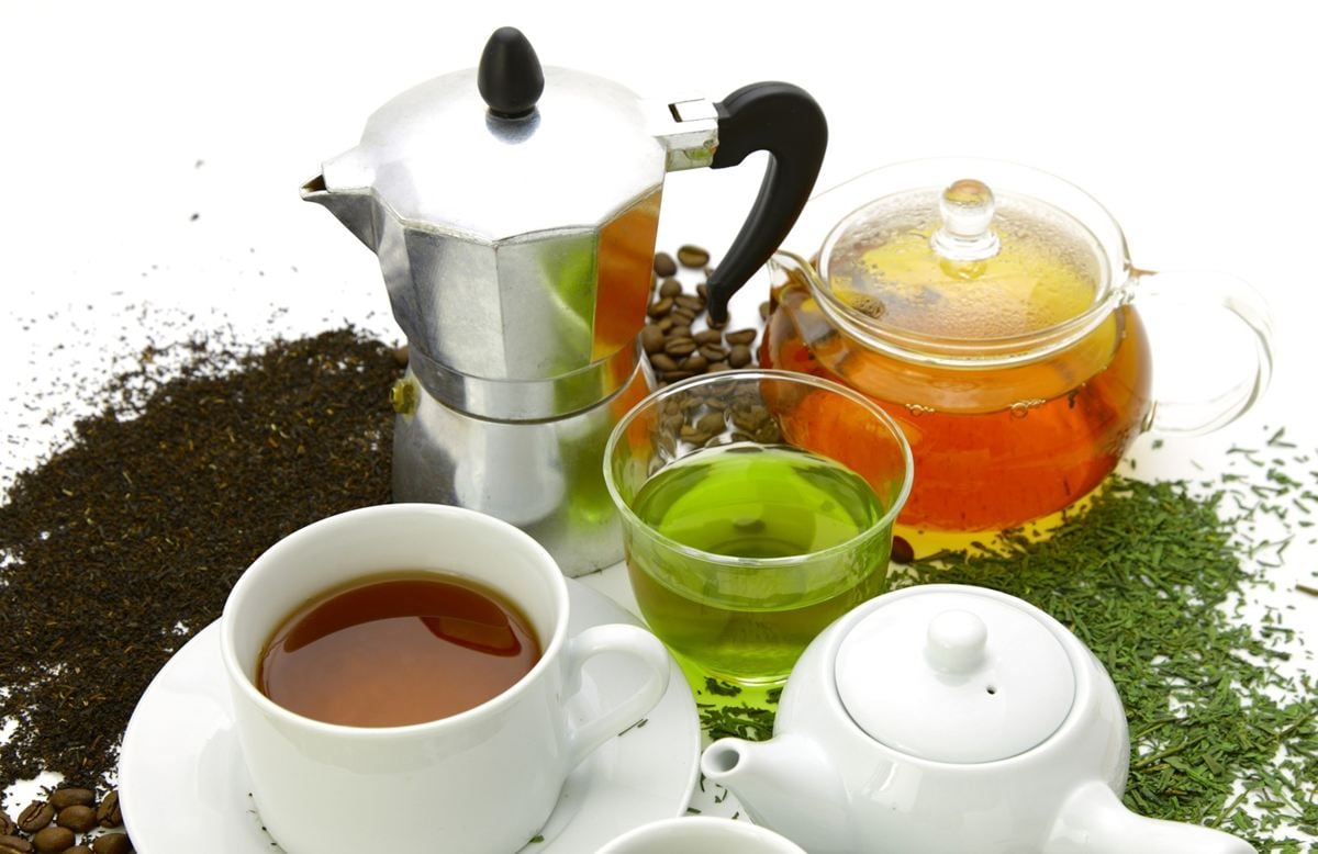 実は原料が同じ「緑茶」と「紅茶」 栄養&美容面に違いはあるの?【管理栄養士が解説】