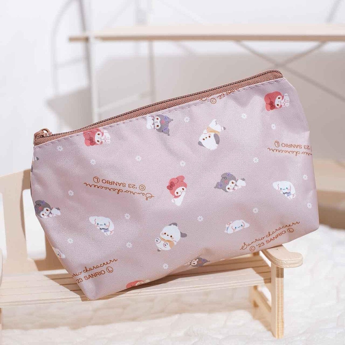【セリア】で“サンリオ”発見! 出会えたら即買い推奨♡「激かわキャラポーチ」