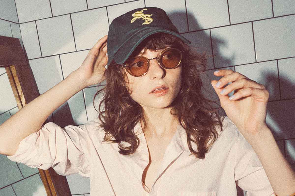 【明日なに着る?】「Tシャツ感覚で気楽に着られる」まじめすぎないライトなシャツ