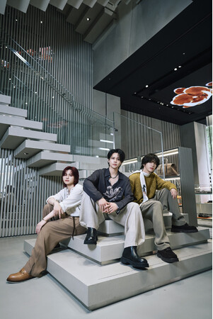 【エンポリオ アルマーニ】新旗艦店「エンポリオ アルマーニ 銀座店」にINI高塚さん、藤牧さん、松田さんが来訪