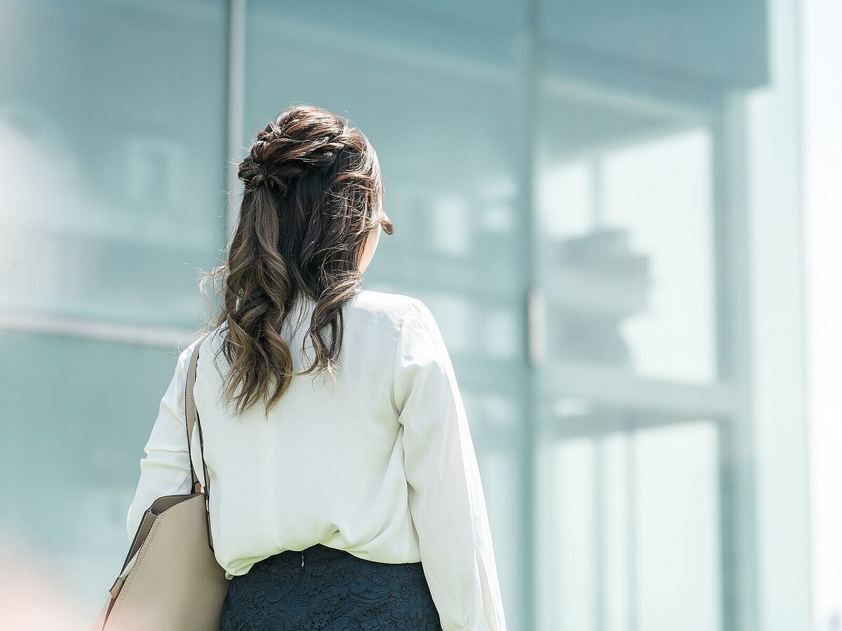 “女だから出世できない”現実に愕然……。成功を求めない「カタツムリ女子」となった女性たち
