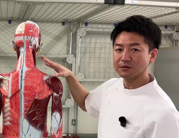 肩こりは「スマホ首」も大きな要因 リハビリ専門家が予防・改善法を解説 まずは“正しい姿勢”から