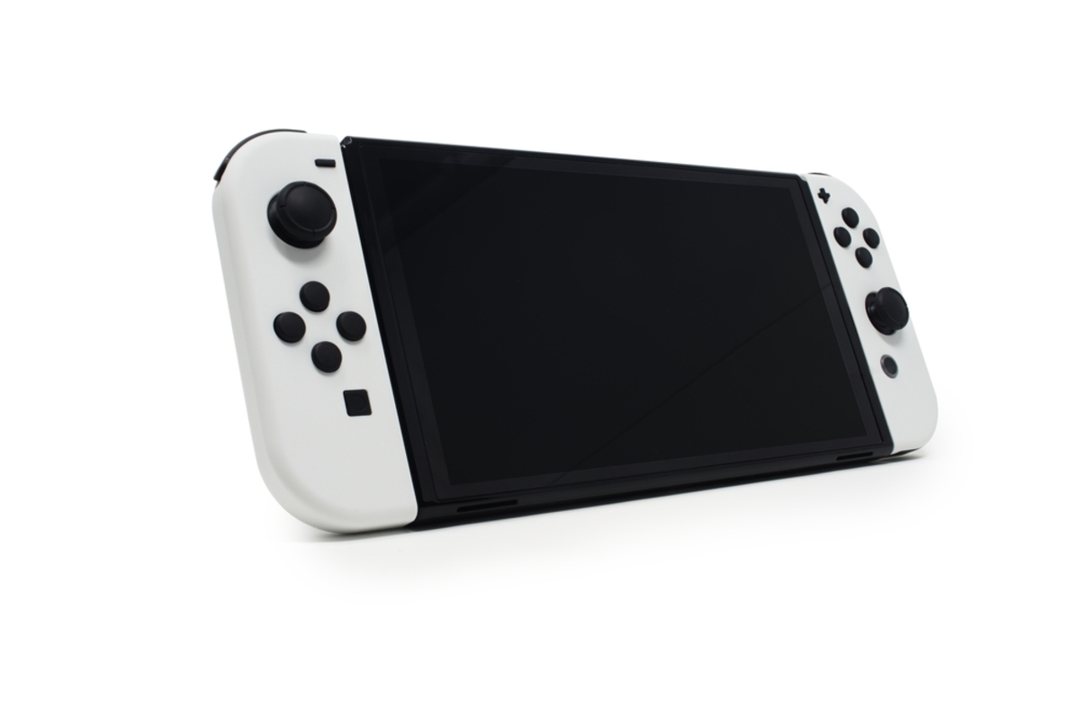 小学6年生の息子が「誕生日プレゼントはSwitch2がいい!」と言っています。小学生に「5万円」は流石に高いと思うのですが、買ってあげるべきでしょうか?