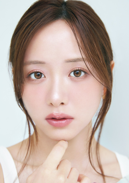 “最強ビジュアル”森香澄、美の深層に迫る「顔風水的にとっても理想的」 『美的』8月号で12P大特集