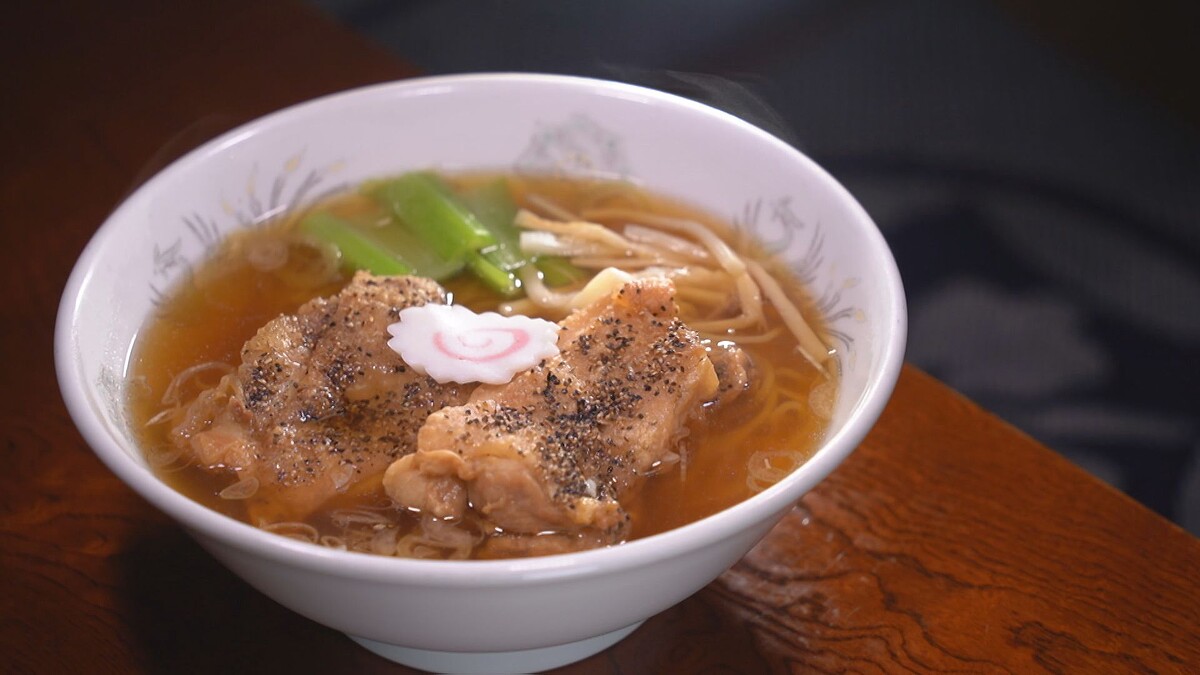 【新潟グルメ】染みじゅわ!ラーメンの上にジャンボ唐揚げ!?禁断タッグの名物ラーメン【新潟市江南区】