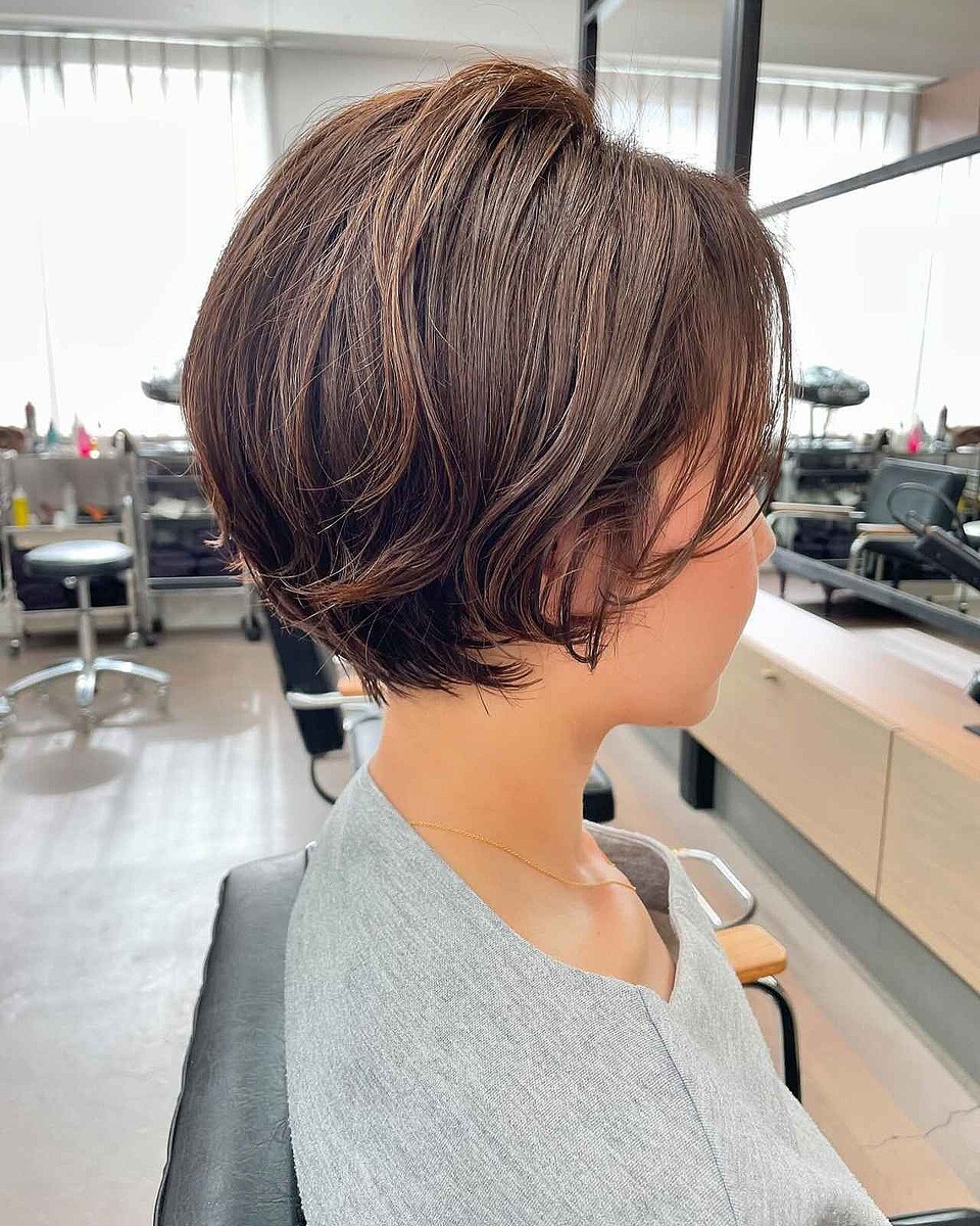 湿気で髪ボサボサ(泣)→ <40・50代>に似合う【ニュアンスパーマ】で大解決!!