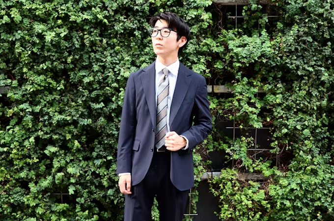 青山商事、洋服の青山の最上級ブランド「ヒルトン」から夏場に最適な涼しさをまとう「キュプラ混冷感スーツ」を販売