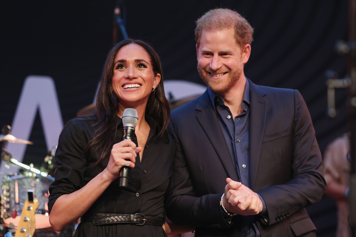 メーガン妃とヘンリー王子、子どものパスポート申請に「殿下」を使用 発行の遅延は英国王室のせいだと疑う