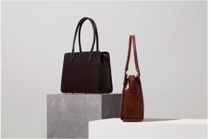 マザーハウス、蝶が羽を広げるような優美なアーチの「Antique Flyarch Tote(アンティーク フライアーチ トート)」を発売