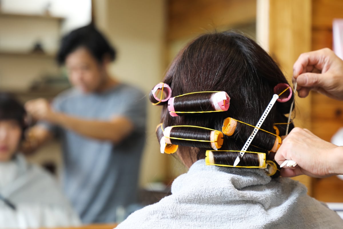 ダメージ毛だけじゃない…「パーマ」に向かない“髪の特徴”とは?【美容師が解説】