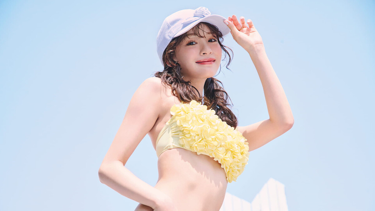 青空映えするパステルカラー!この夏トレンドの「バターイエロービキニ」まとめ♡