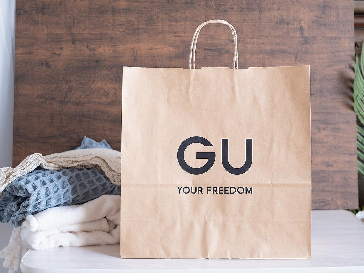 ベージュ・黒どっちも欲しい!【GUの人気スカート】を使った♡「最旬コーデ」