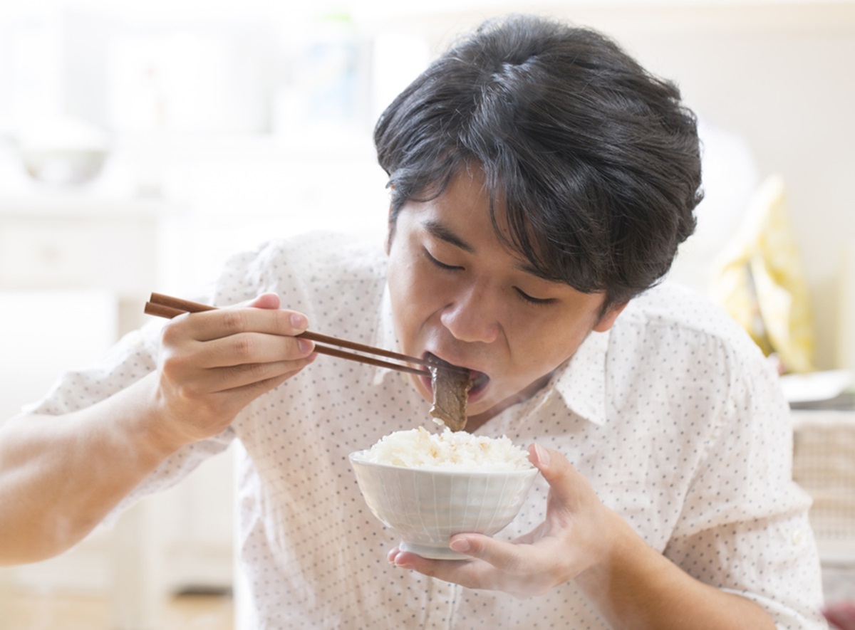 海藻、ナッツ、お酢を摂ると「若見え」する!? 薄毛や白髪に効果アリと噂の食べ物を医師がジャッジ