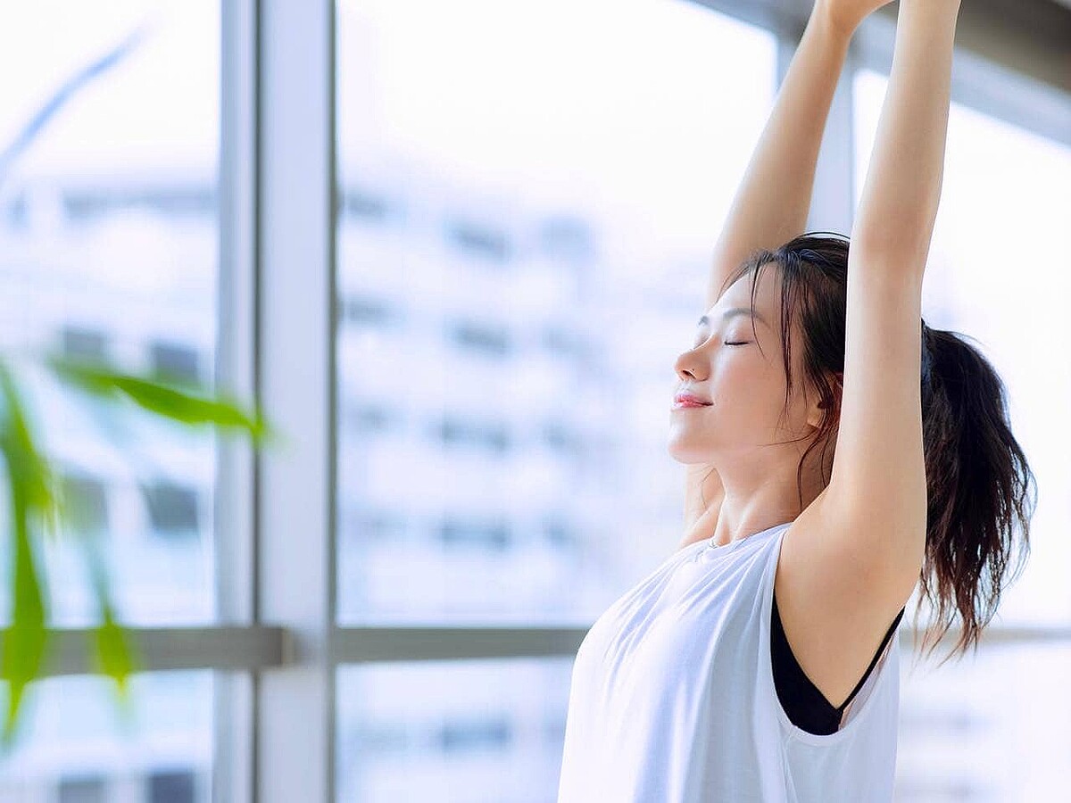 巻き肩・二の腕・背中に効く!1日3セット【上半身のたるみ対策に効く】簡単ポーズ