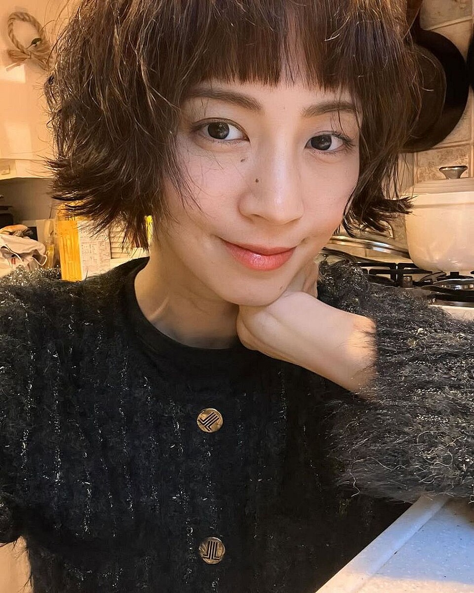 片方の肩を大胆に…2児の母・安田美沙子?久々ヒールの私服姿?に反響「まだまだイケイケゴーゴーですね」「セクシーな私服」「今は一層素敵」
