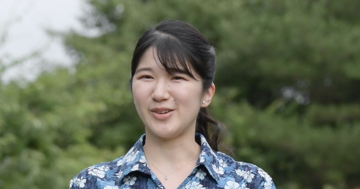 愛子さまが静養先で履いていた「白のパンプス」、その「意外なブランドとお値段」【皇室】【天皇ご一家】