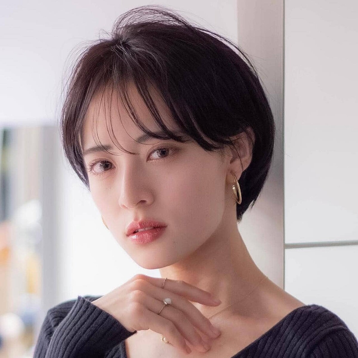 若見えも上品さも。“大人のアカ抜け”を叶える【最旬ショートヘア】の正解バランス