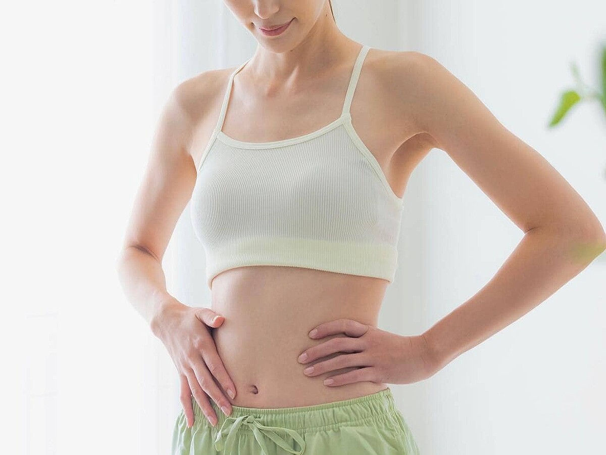 呼吸を変えるだけでお腹が凹む?腹圧を強化【ぽっこり解消に効く】簡単エクササイズ