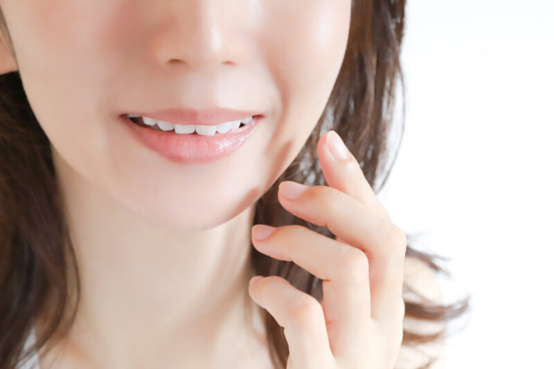 ラミネートベニアはすぐ取れる?原因や長持ちさせるためのポイントを解説