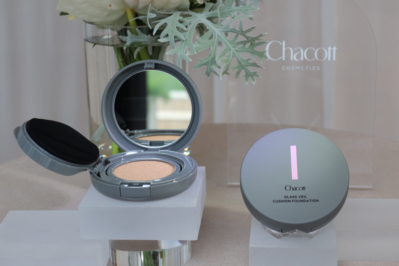 チャコット・コスメティクスからクッションファンデーション誕生! 光を味方に、自然なセミマット肌を演出
