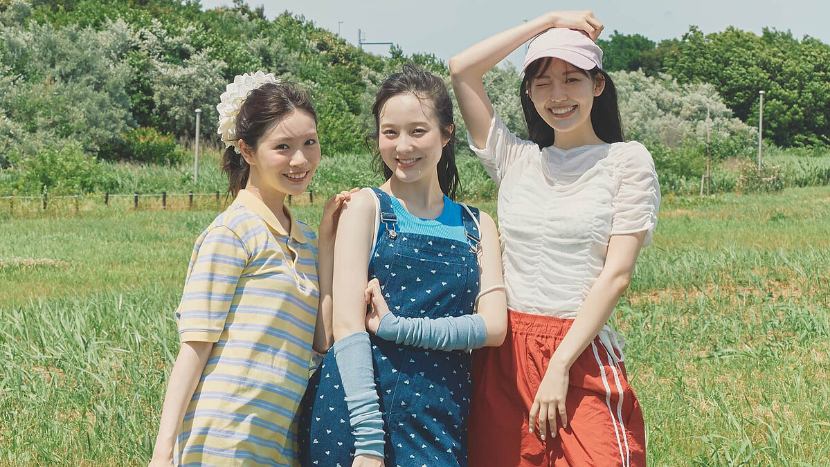 夏こそ自然界隈デビュー♡ 山登り&川遊びにうってつけな「チルコーデ」特集