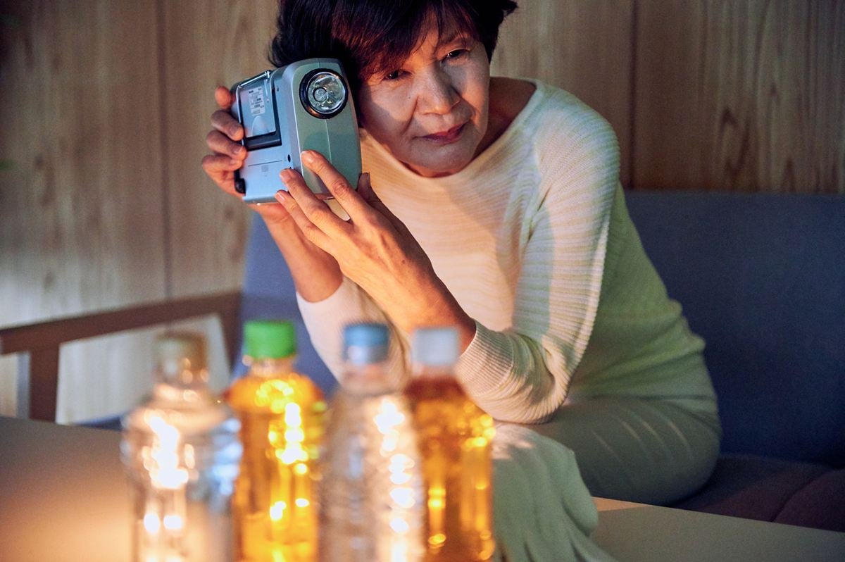 50〜88歳女性が回答 もしものとき「置いていけないもの」は? 3位「通帳・印鑑・カード」2位「家の鍵・車のキー」…1位は?