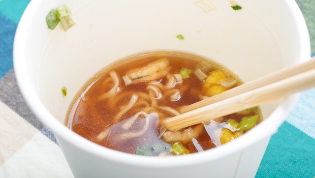 ホテル宿泊時のプチ背徳…おひとり夜食の“カップラーメン” 「残り汁はどこに捨てる?」 ホテル公式が解説