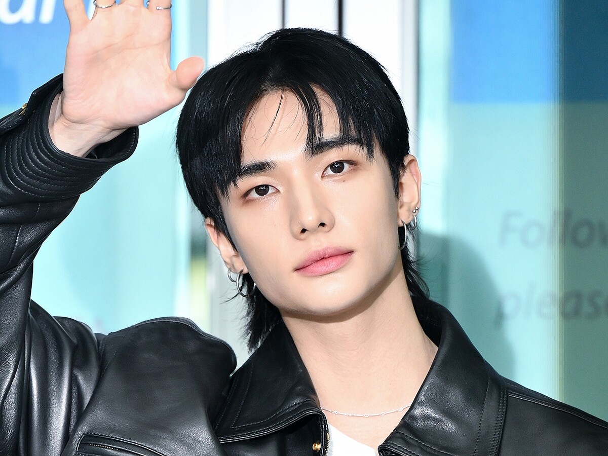 Stray Kids・ヒョンジン、ファッションアイコンのオーラ全開!秋先取りのレザースタイルでミラノへ出国【PHOTO】