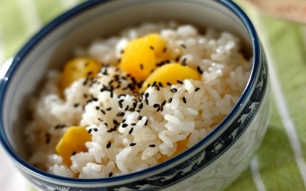 秋の味覚を満喫!ホクホク絶品【栗ごはん】レシピ4選〜生栗・甘露煮・甘栗で、幸せな食卓に!