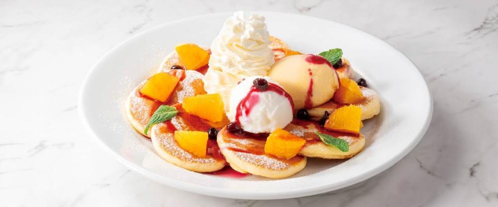 朝食にもデザートにもぴったり!ガスト・デニーズ・ロイホ…ファミレスチェーン3社のパンケーキまとめ。