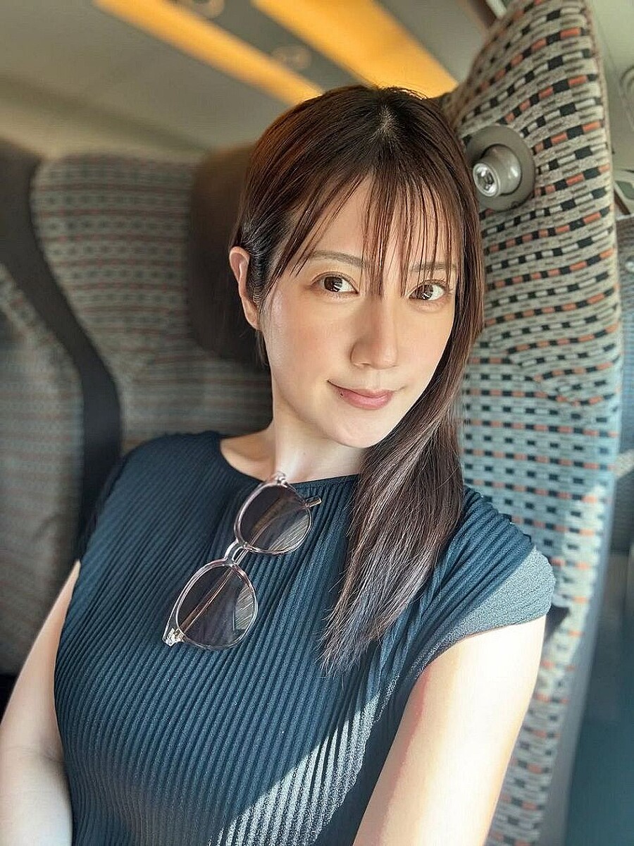 「顔見せてよ〜」人気グラドル?絶景メロン?ショット