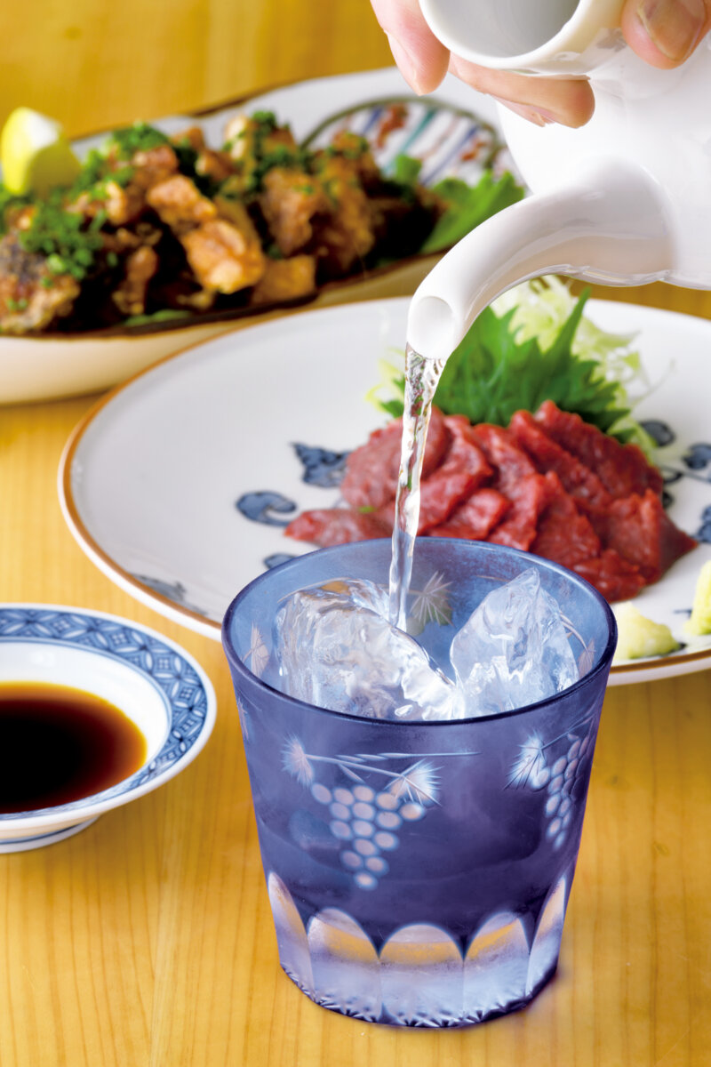 八丁堀の焼酎ダイニングで出合った究極の一杯、“燗ロック”が最高に旨かった 絶品九州料理も