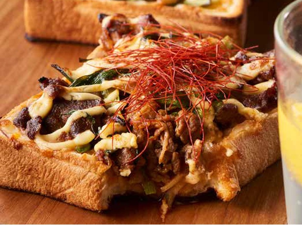 トマトソース超えかも?相性がよすぎる「プルコギピザトースト」