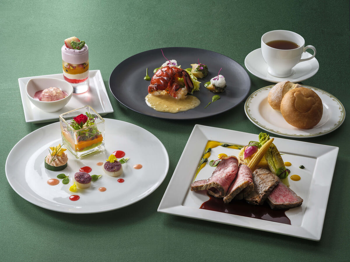 豪華客船で過ごす優雅なクリスマス!東京ディズニーシー/S.S.コロンビア・ダイニングルーム“ディズニー・クリスマス2025”スペシャルメニュー