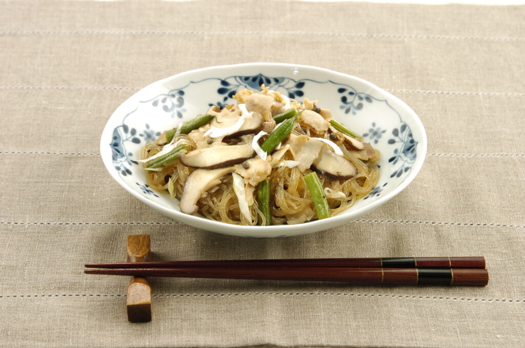 春雨にどハマりして大量にストックした人に朗報 おいしく使い切る春雨料理はコレ!