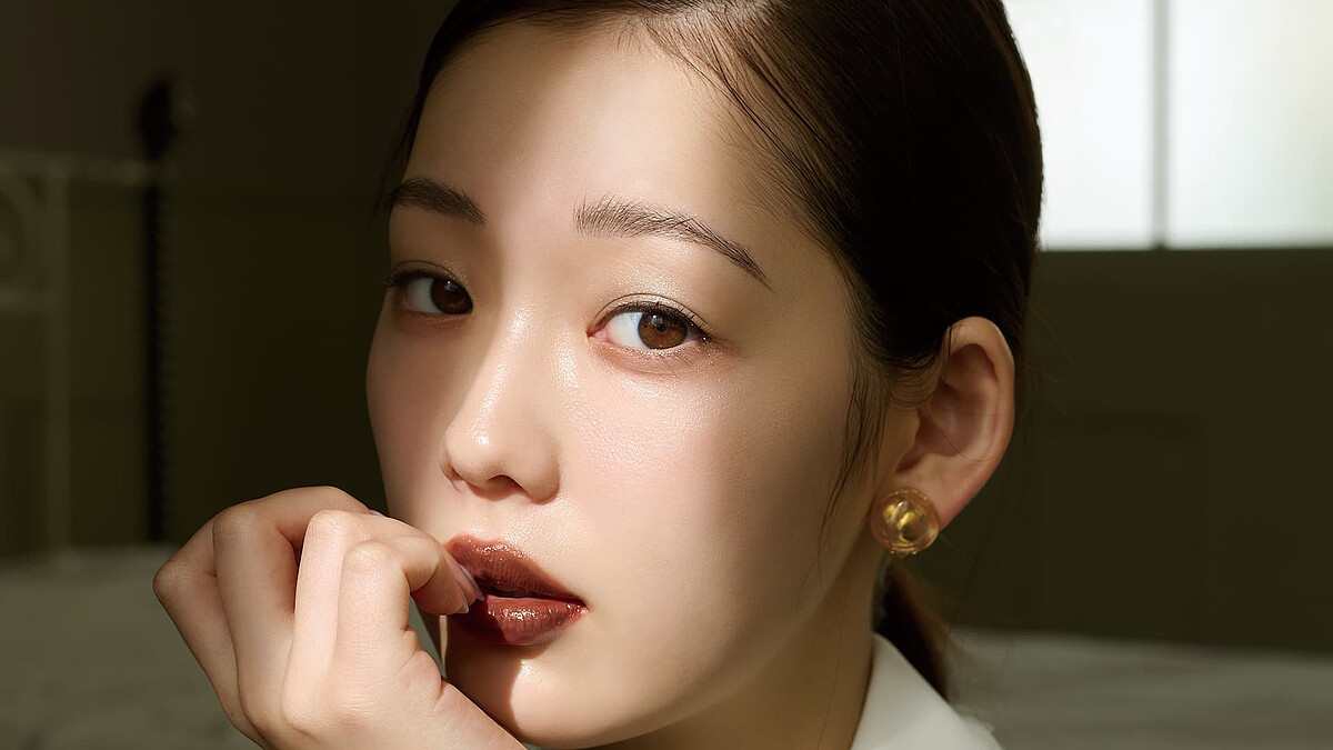 いつもよりオトナな印象に♡ 【ブラウンリップ】を使った“クラシカルムード”なメイクをご紹介!