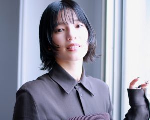 「別の道を選んでいたら…」と悩んだ過去も。石井杏奈(27)が明かす、先輩・寺尾聰からの“忘れられない言葉”