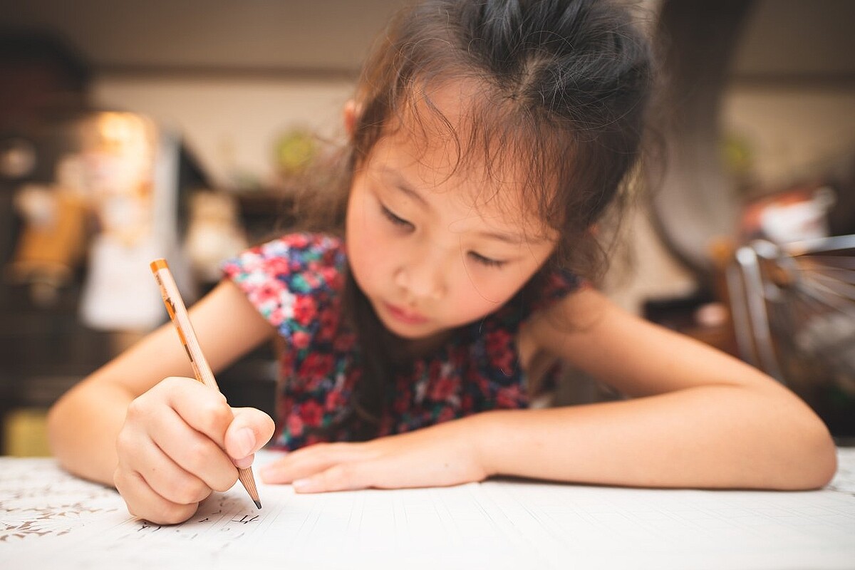 子どもの作文が劇的に変わる!表現力を伸ばす“魔法の遊び”とは?