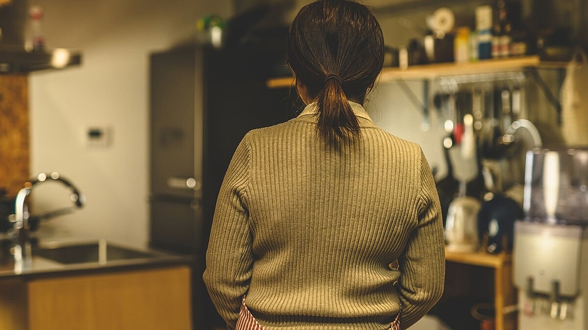 「お母さん、もう子育てやめるわ。」月収35万円・39歳母から突然の“子育て卒業宣言”…中学2年生から家事を丸投げされて育った息子が、大学卒業の春に放った「まさかの一言」