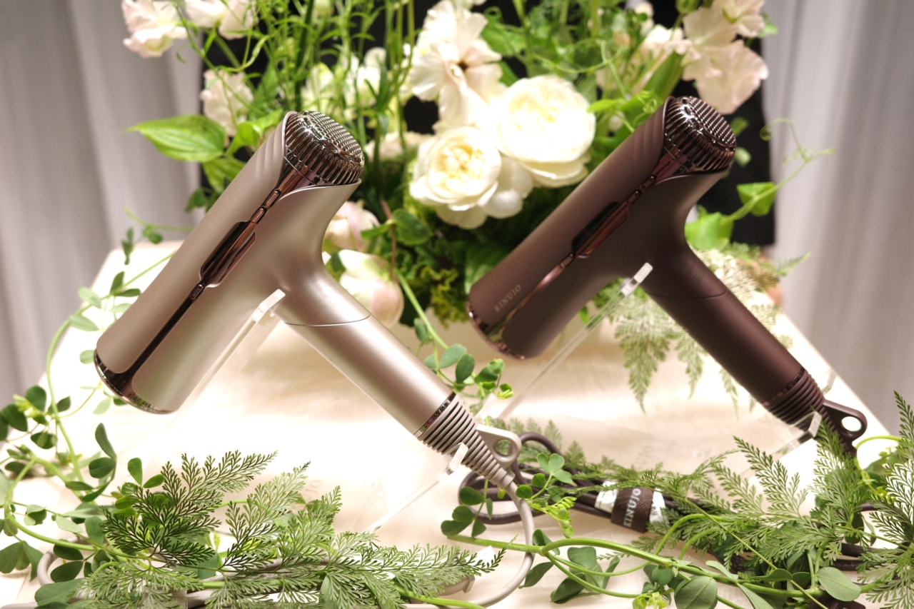 速乾×美ツヤで、乾かす時間が髪のご褒美に。KINUJOからプレミアムラインのドライヤーが登場!