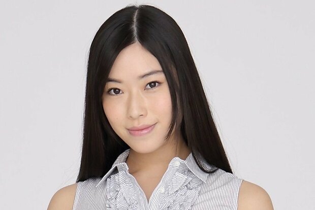 グラビアアイドルの小田飛鳥 結婚し一児の母だった…昨年は舞台にも出演 夫は劇作家・演出家